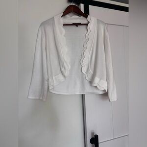 Cable & Gauge White Scalloped Edge Sweater